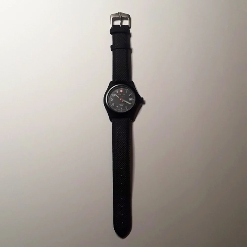 c RARE NEW VINTAGE SWISS MILITARY 50M QUARTZ ARMY NYLON BAND DATE WATCH